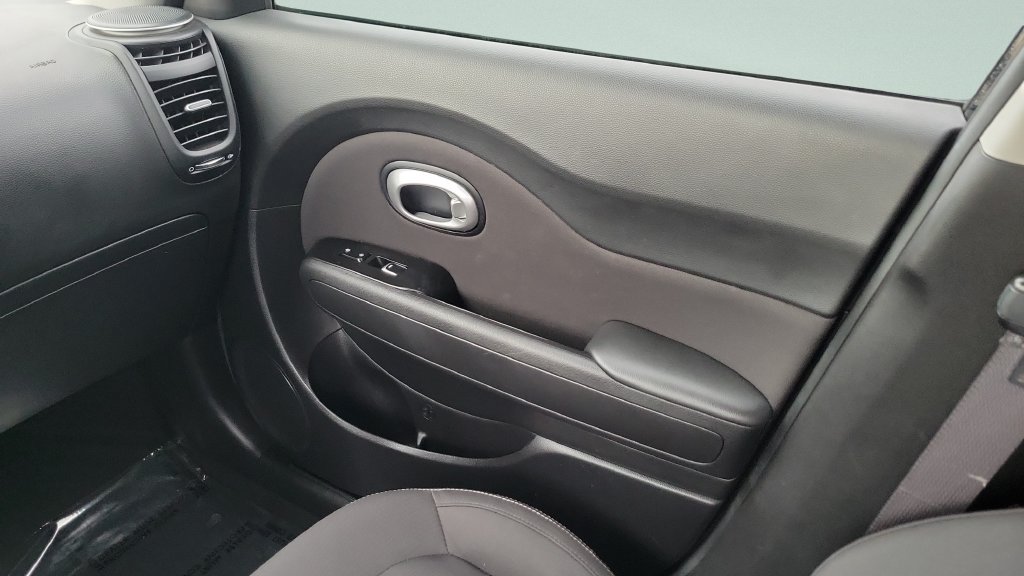 Used 2019 Kia Soul FWD image 13