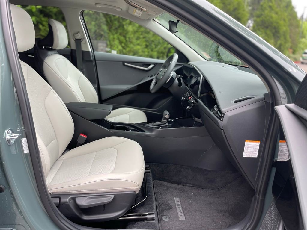 Used 2024 Kia Niro EX Touring FWD image 24