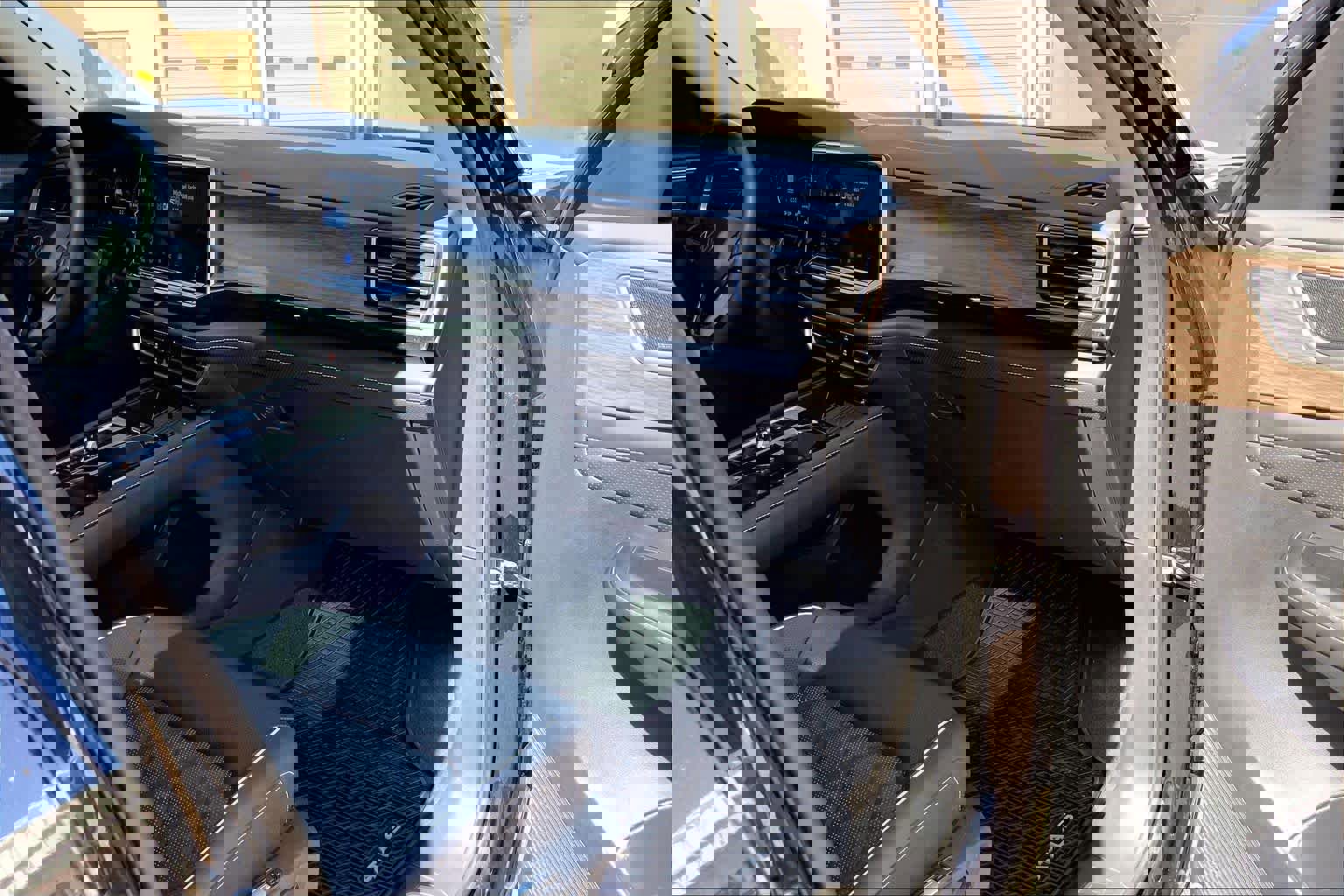 Used 2025 Volkswagen Atlas SEL Premium R-Line AWD/4WD image 18