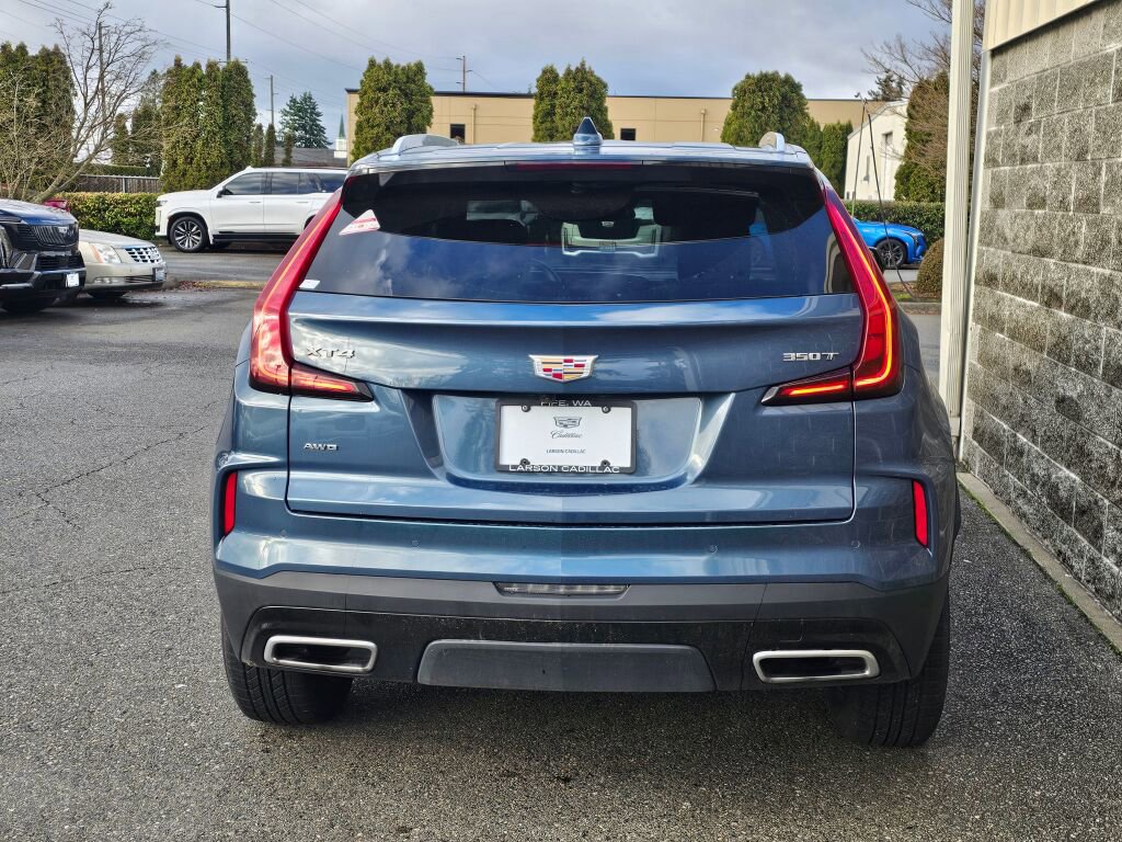 Used 2025 Cadillac XT4 Premium Luxury image 5