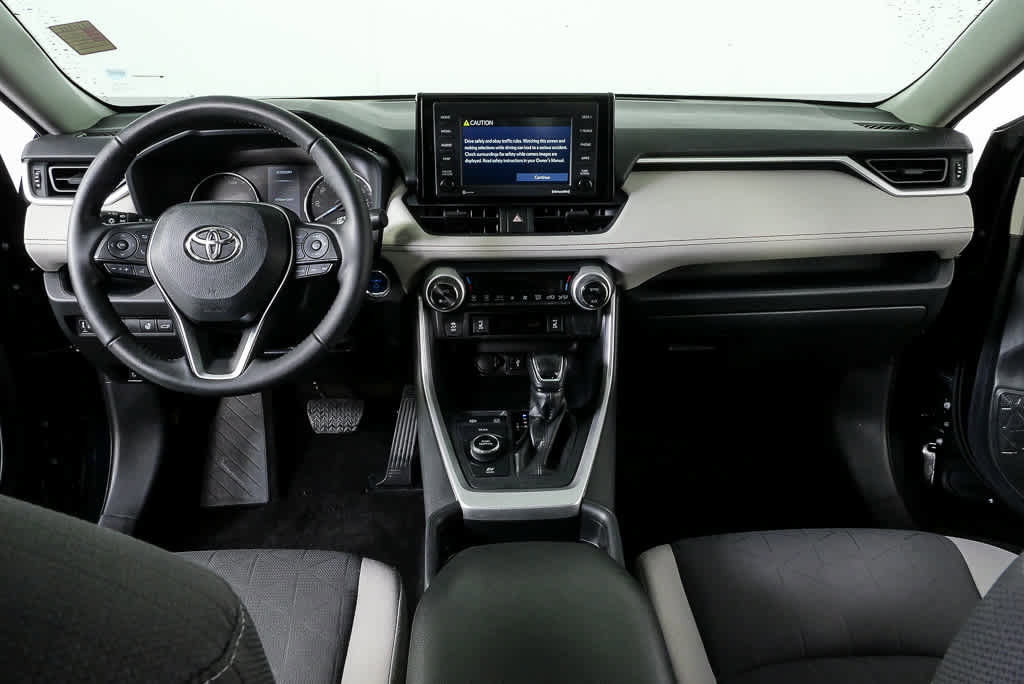 Used 2021 Toyota RAV4 XLE w/ Convenience Package image 17