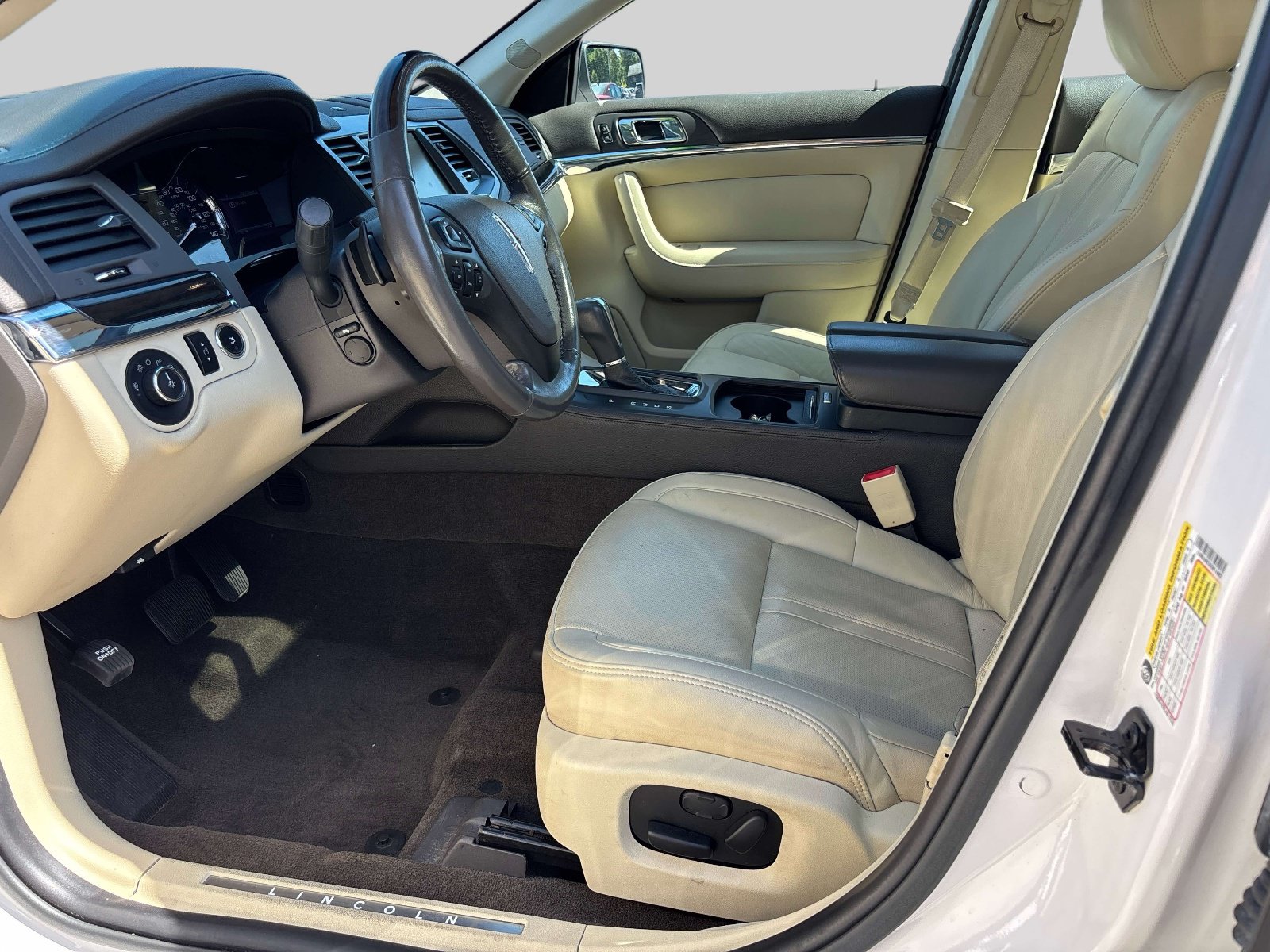 Used 2013 Lincoln MKS AWD image 9