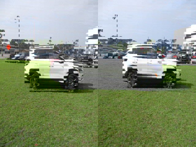 New 2025 Kia Seltos S image 2