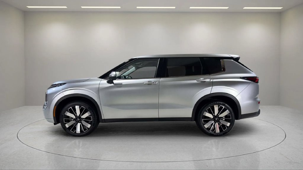 Used 2025 Mitsubishi Outlander SE AWD/4WD image 18