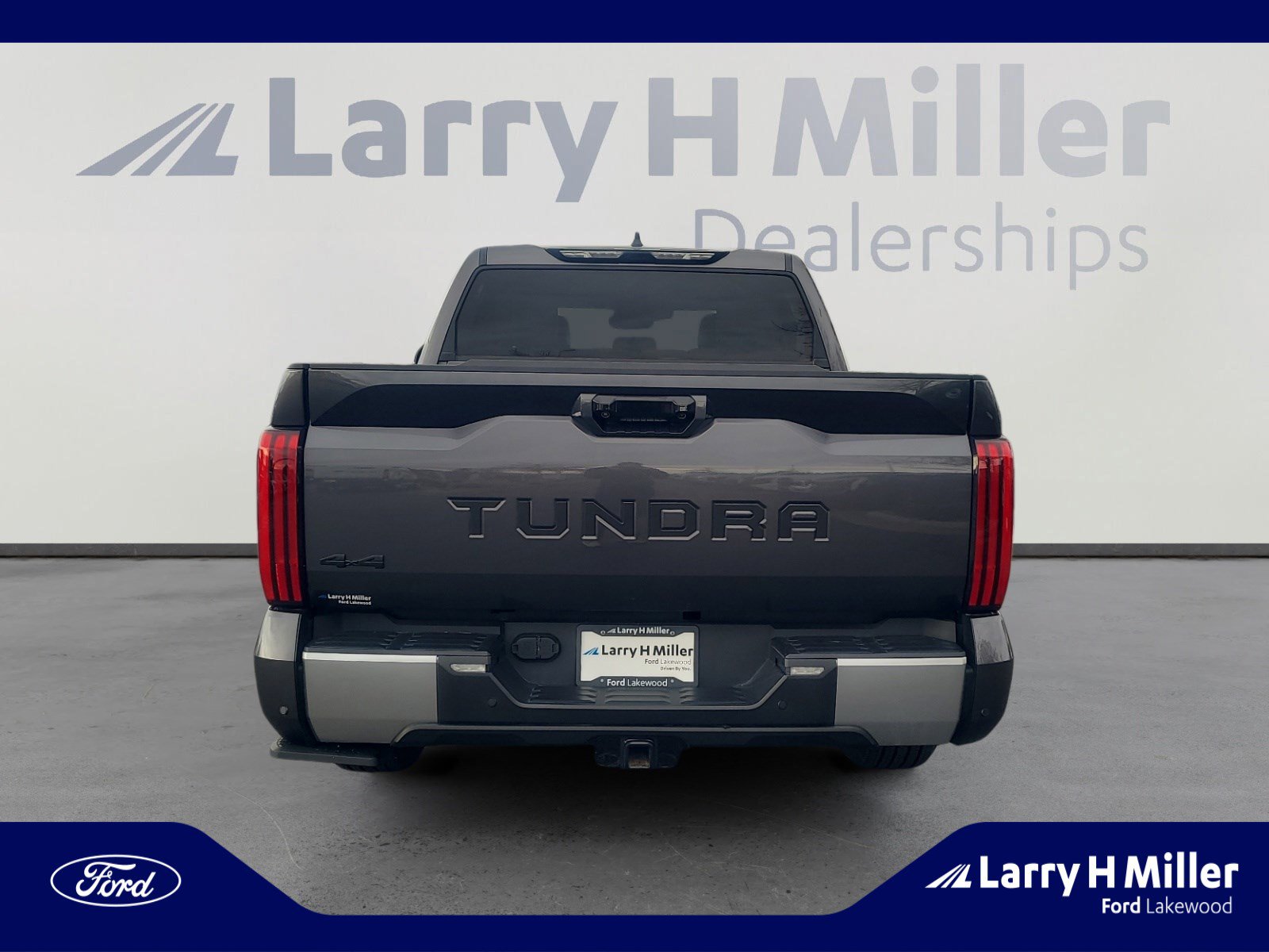 Used 2023 Toyota Tundra Limited w/ Power Package image 4