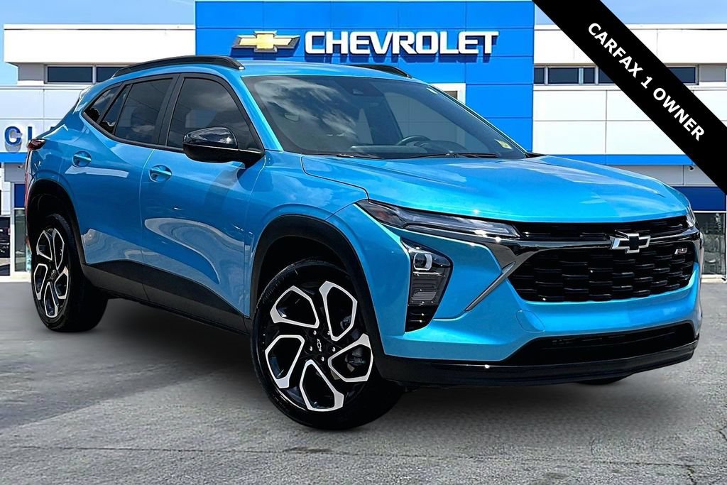 Used 2025 Chevrolet Trax RS FWD image 1