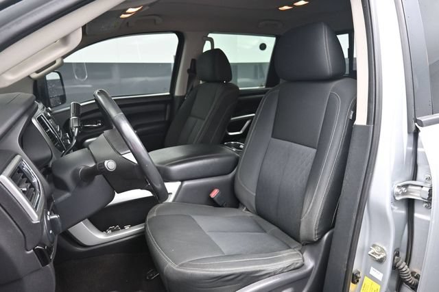 Used 2016 Nissan Titan XD AWD/4WD image 17