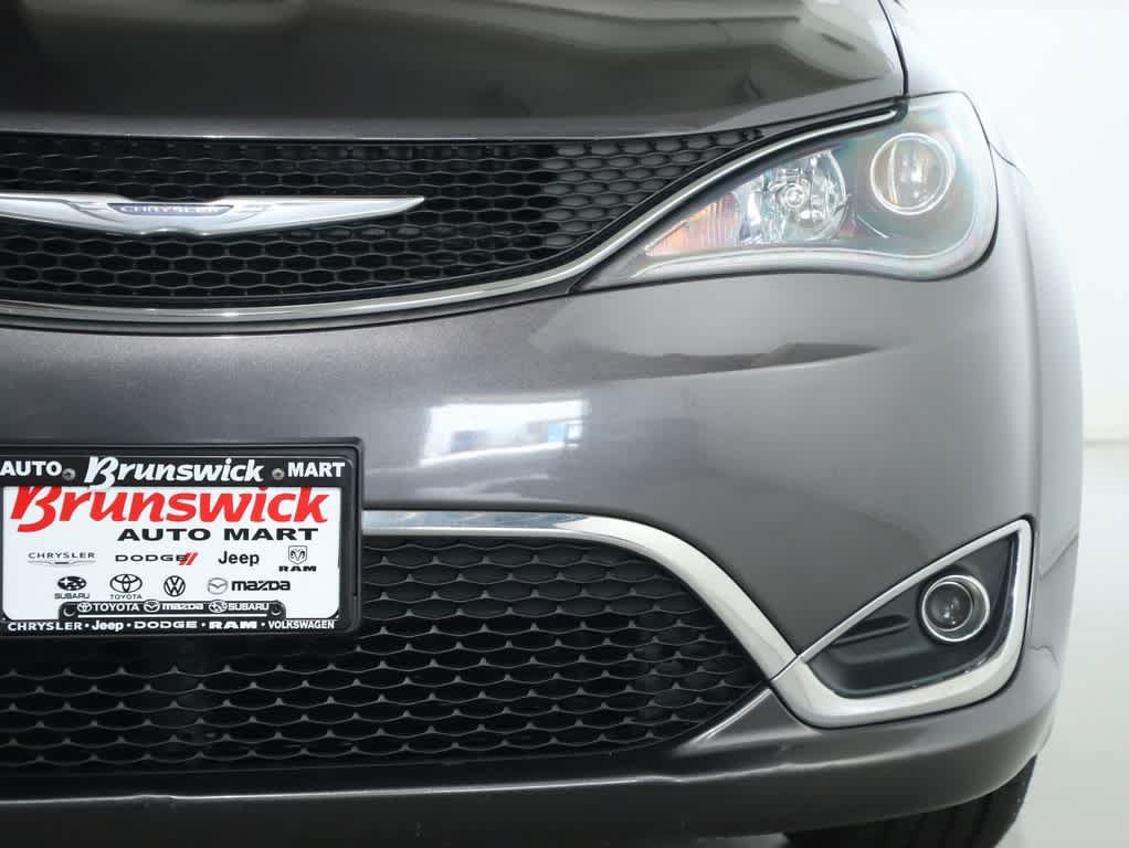 Used 2017 Chrysler Pacifica Touring-L Plus w/ Tire & Wheel Group FWD image 7