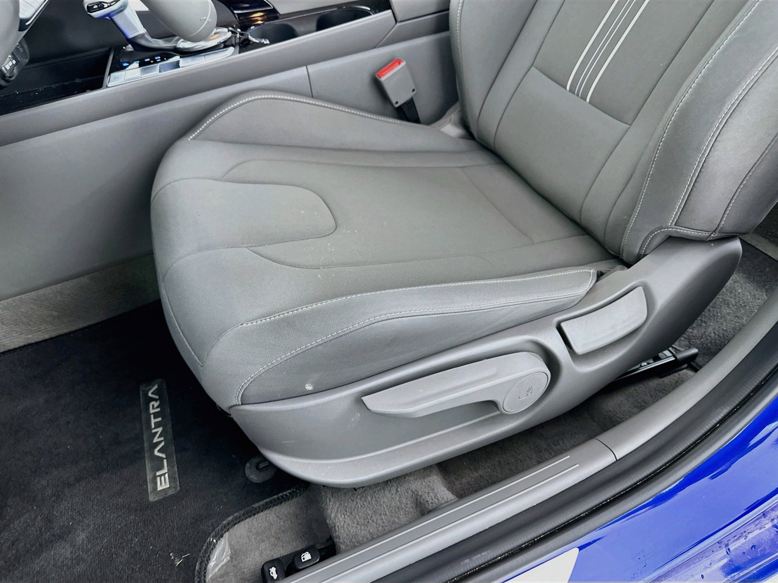 Used 2025 Hyundai Elantra SEL FWD image 27