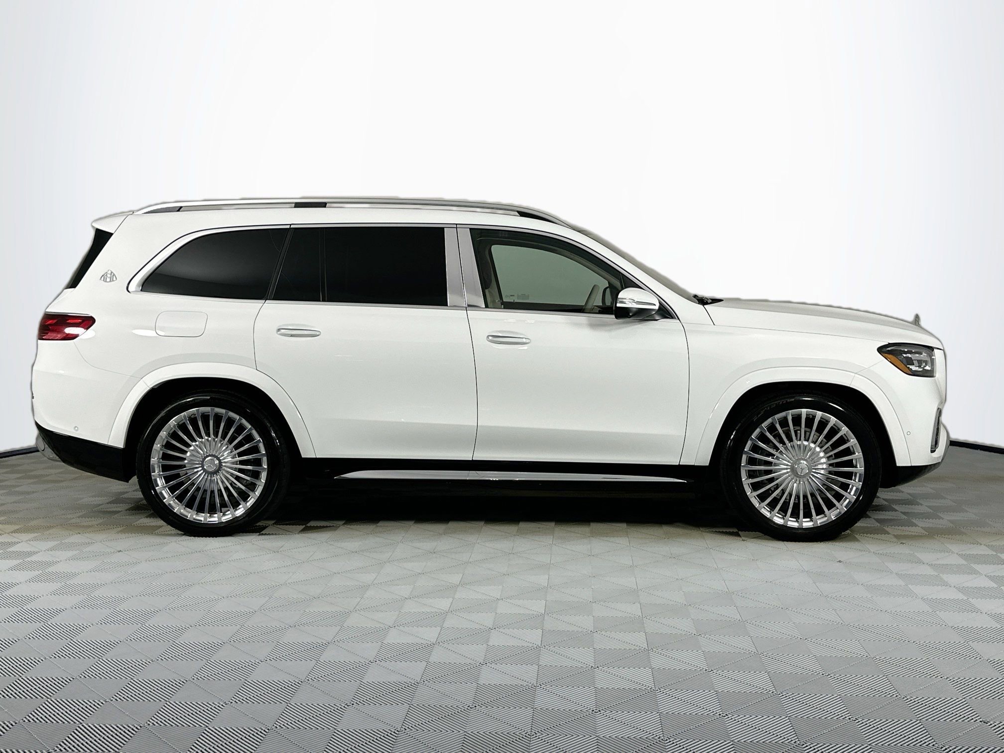 Used 2026 Mercedes-Benz Maybach GLS 600 4MATIC image 4