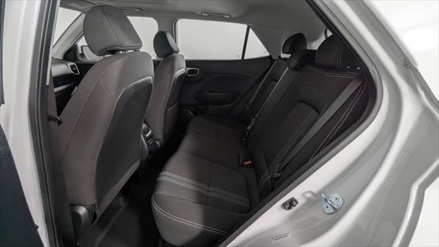 Used 2025 Hyundai Venue SEL FWD image 16