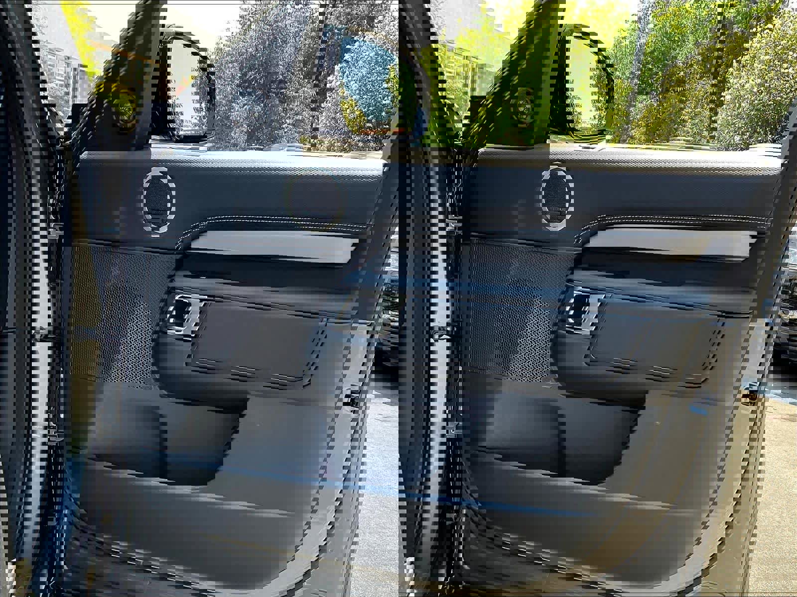 New 2025 Land Rover Discovery Dynamic SE image 30