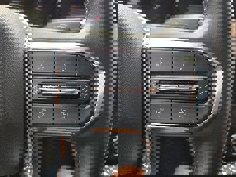 Used 2025 GMC Acadia Elevation image 16