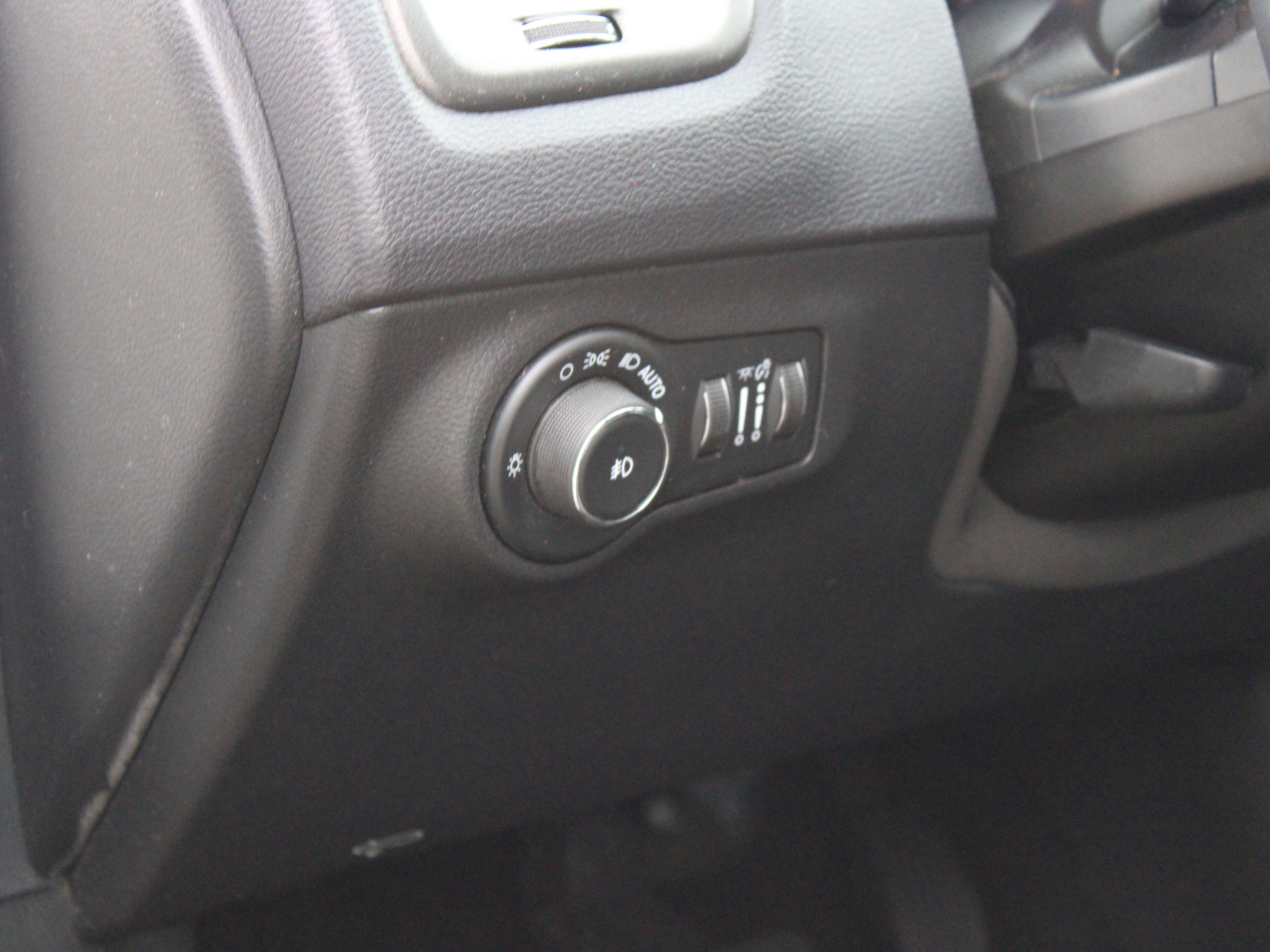 Used 2018 Jeep Compass Trailhawk w/ Cold Weather Group AWD/4WD image 15
