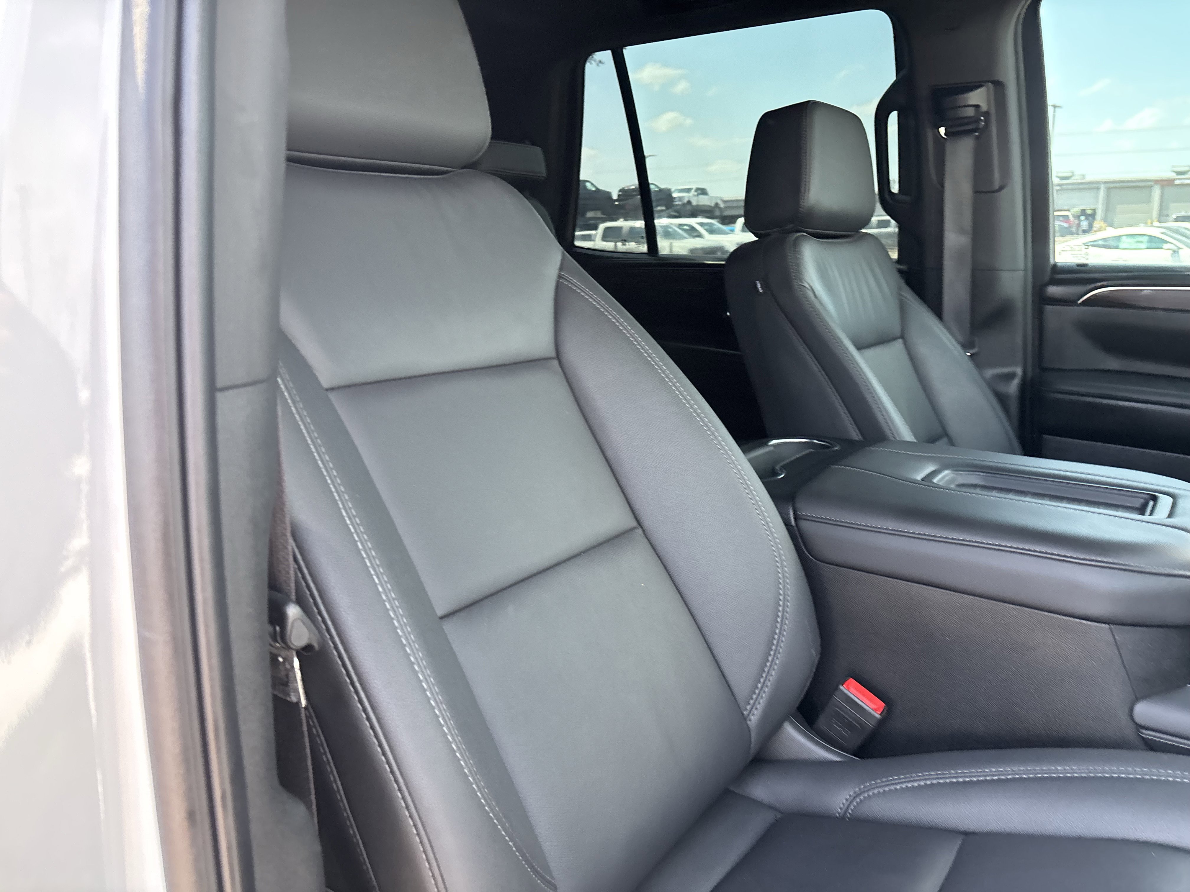 Used 2024 Chevrolet Tahoe Z71 w/ Luxury Package image 29