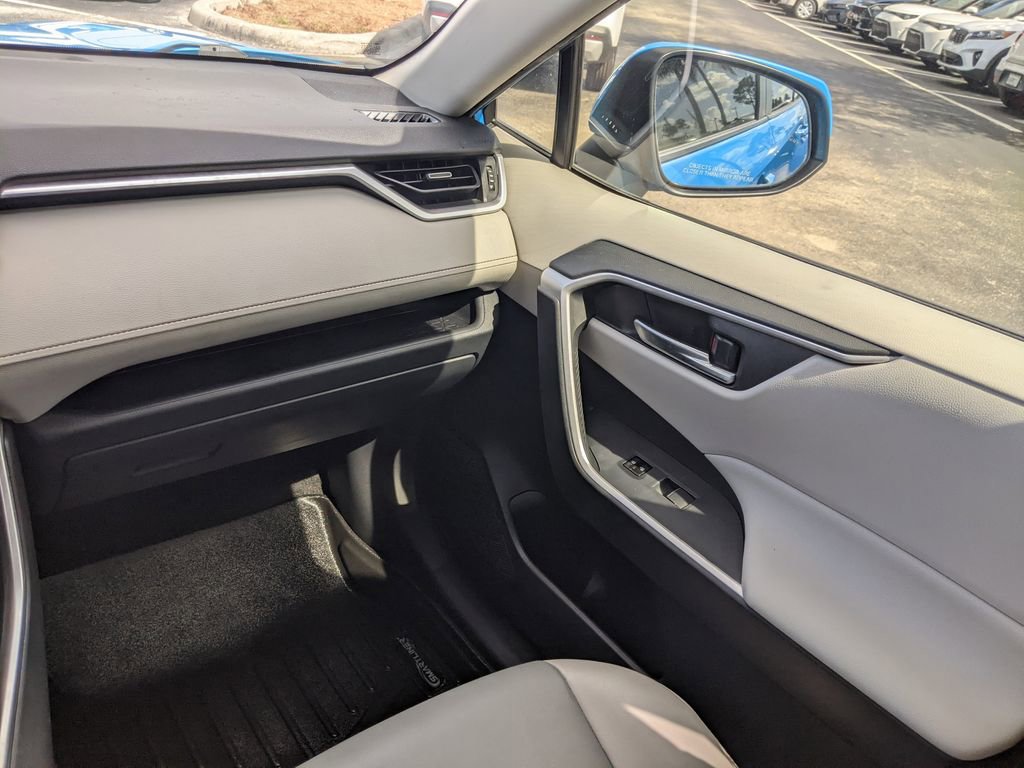 Used 2019 Toyota RAV4 XLE Premium image 17