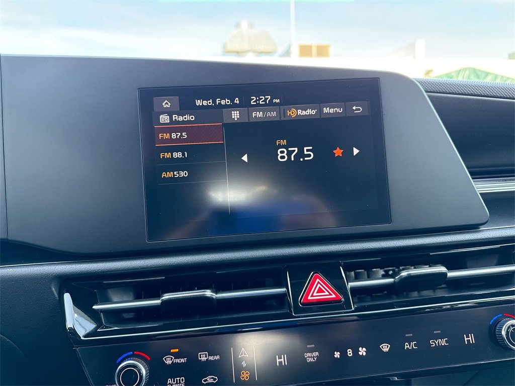 Used 2025 Kia Niro LX image 12