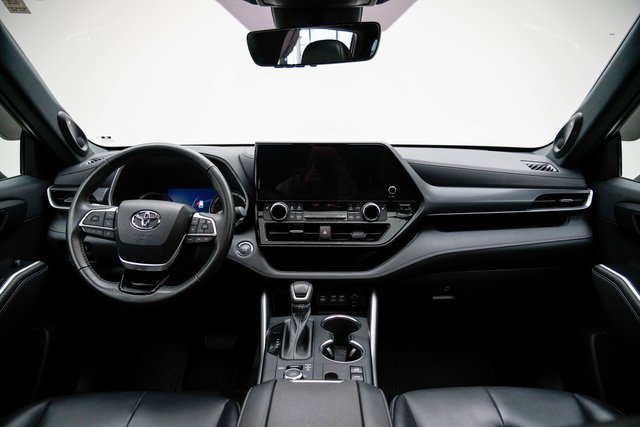Used 2023 Toyota Highlander XSE image 19