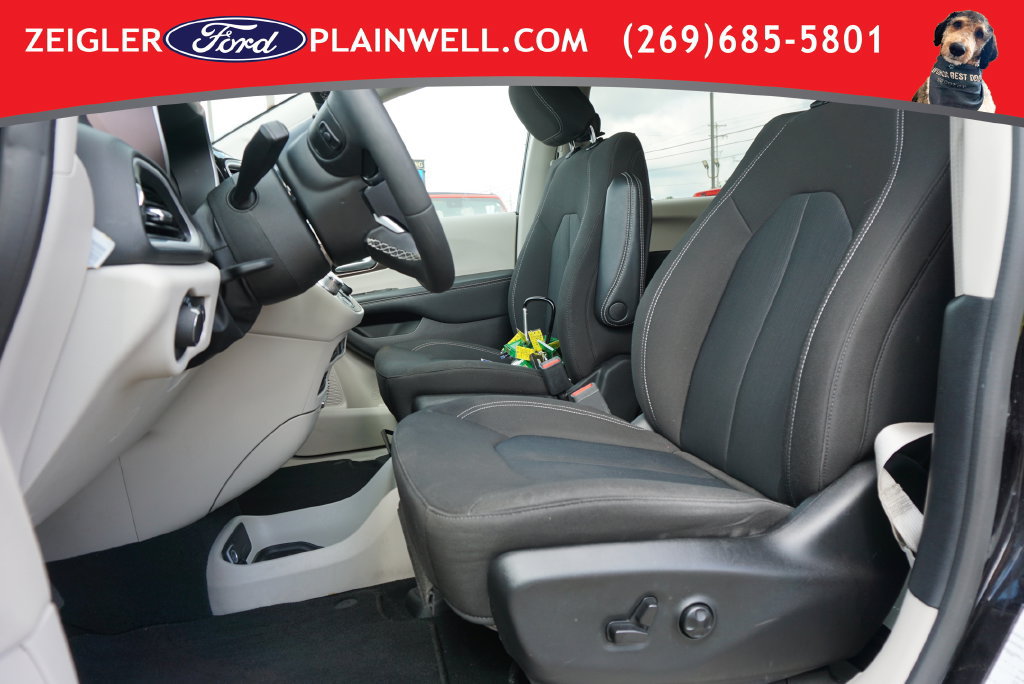 Used 2024 Chrysler Voyager LX FWD image 19