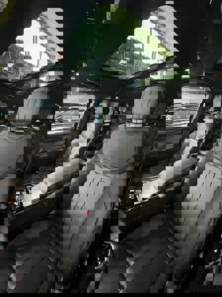 Used 2025 Land Rover Range Rover Sport SE image 10