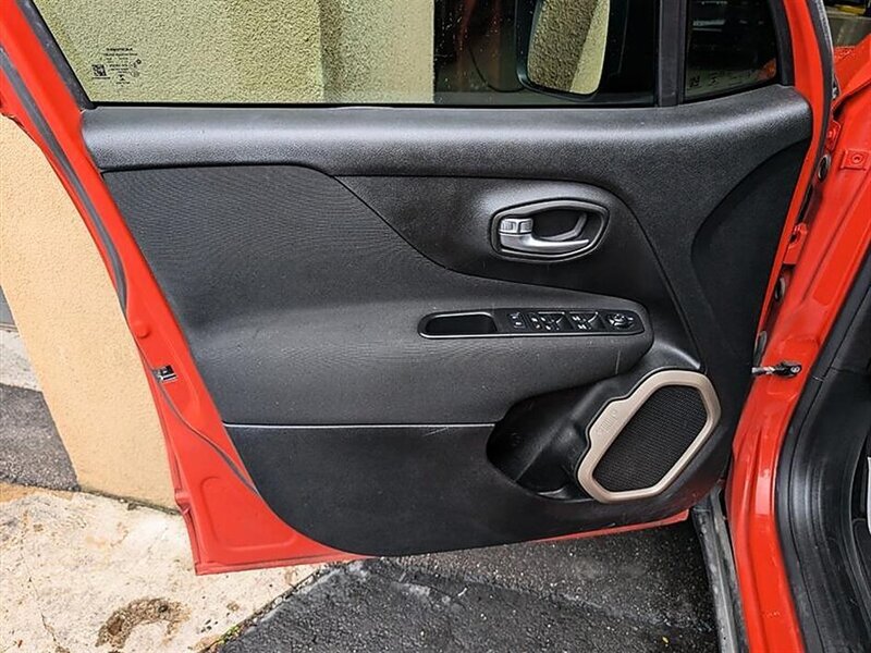 Used 2017 Jeep Renegade Sport w/ Power & Air Group FWD image 18