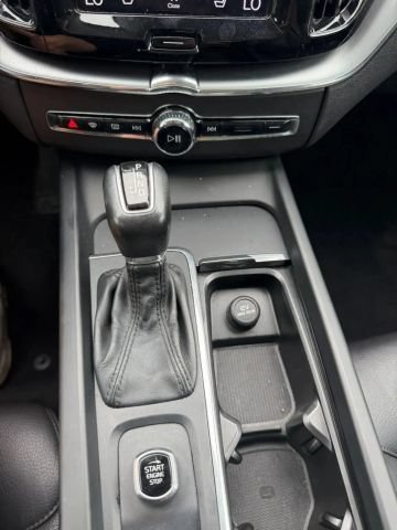 Used 2018 Volvo XC60 T5 Momentum w/ Vision Package AWD/4WD image 24