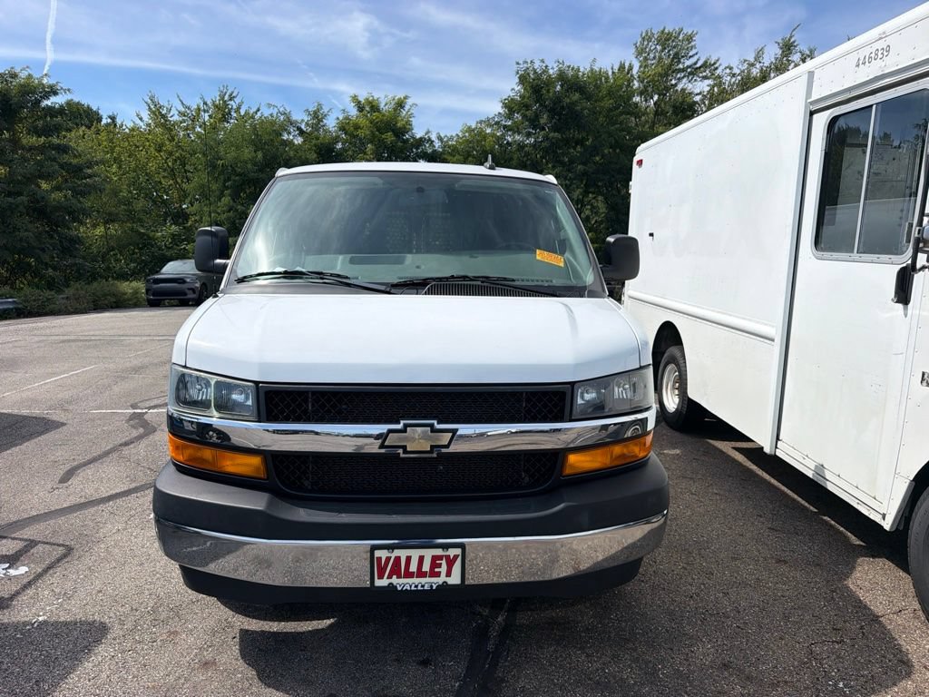 Used 2023 Chevrolet Express 2500 w/ Driver Convenience Package RWD video 2