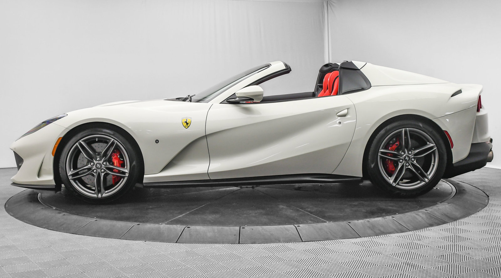 Used 2022 Ferrari 812 GTS RWD image 4