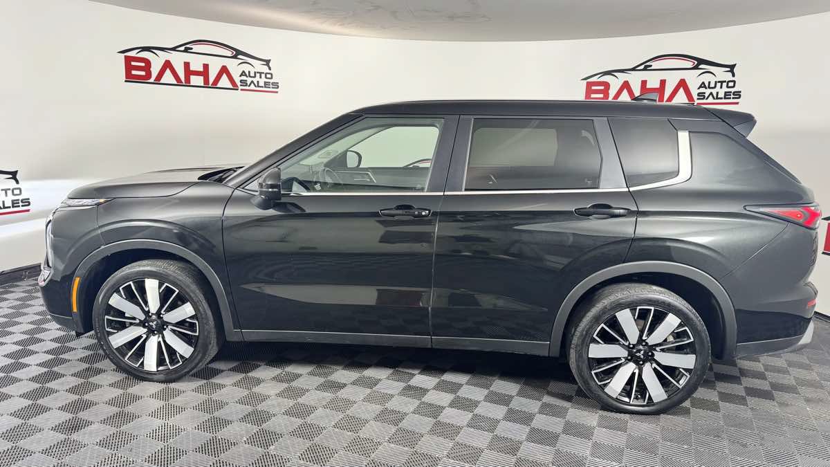 Used 2025 Mitsubishi Outlander SE FWD image 4