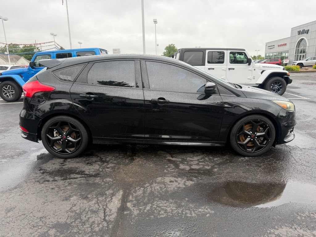Used 2017 Ford Focus ST w/ Equipment Group 401A FWD image 2