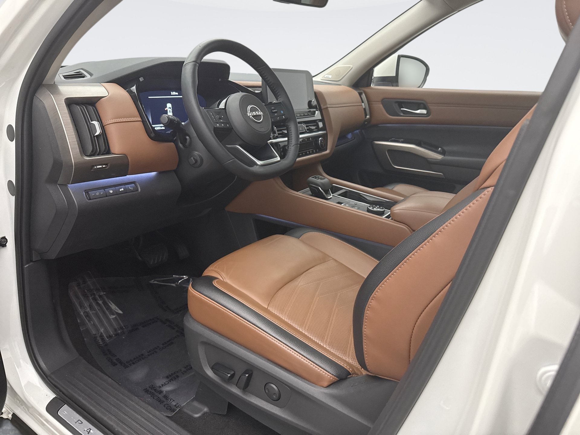 Used 2023 Nissan Pathfinder Platinum w/ Cargo Package AWD/4WD image 10