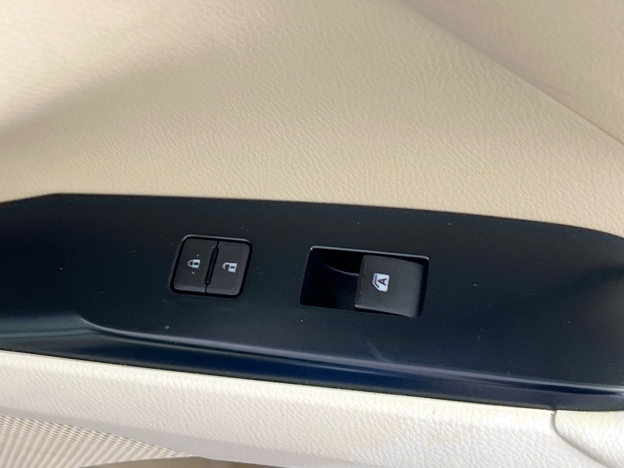 Used 2018 Toyota Camry LE image 31