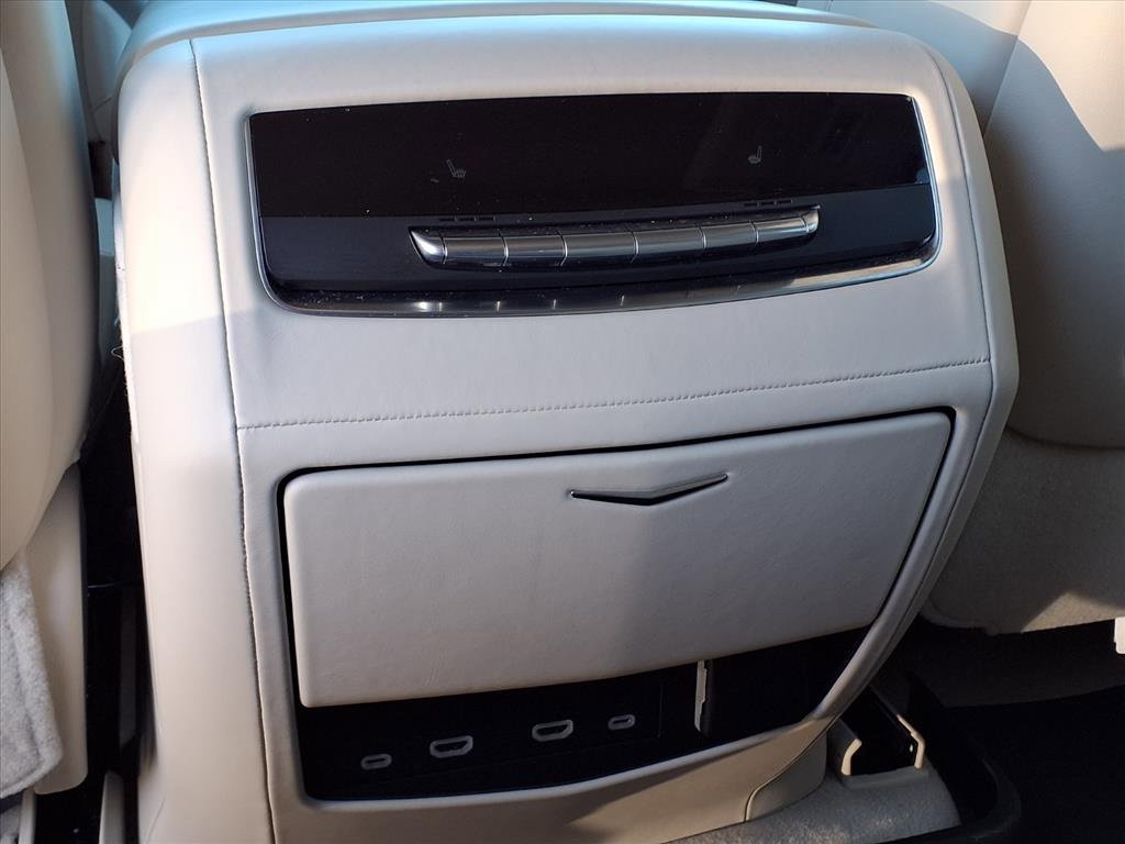 Used 2022 Cadillac Escalade Premium Luxury Platinum w/ Heavy-Duty Trailer Package image 19