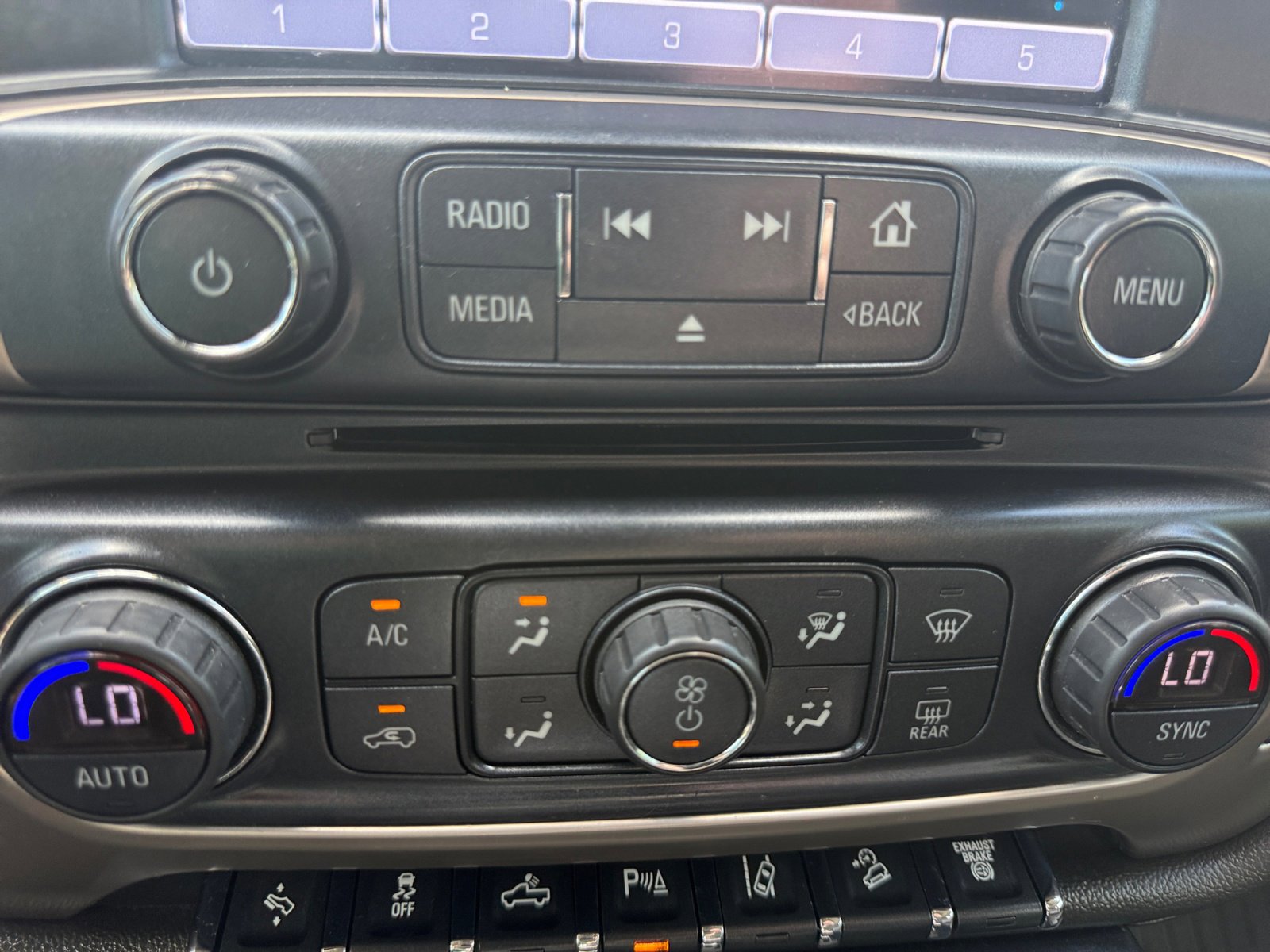 Used 2019 GMC Sierra 2500 Denali w/ Duramax Plus Package AWD/4WD image 18
