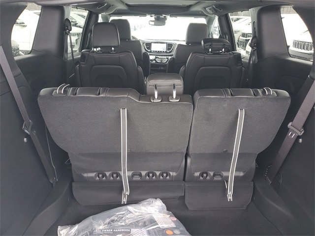 New 2026 Chrysler Pacifica Select image 7