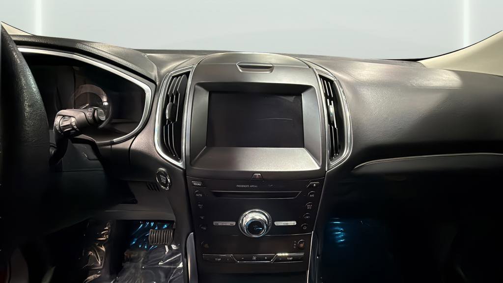 Used 2019 Ford Edge Titanium w/ Cold Weather Package image 18