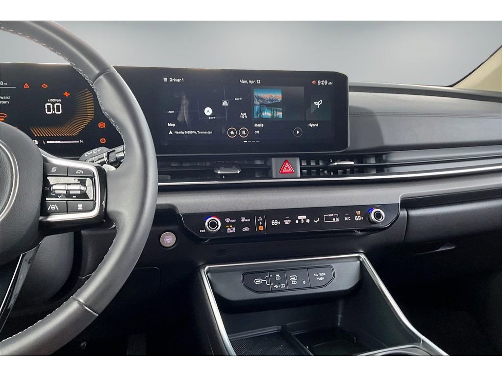 Used 2026 Kia Carnival EX image 9