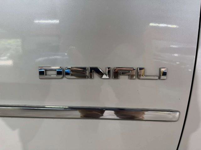 Used 2016 GMC Yukon Denali w/ Open Road Package AWD/4WD image 15