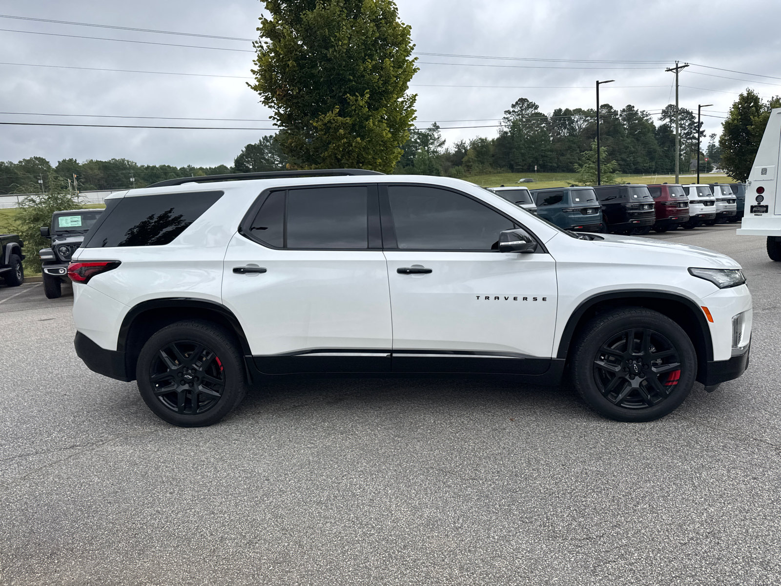 Used 2022 Chevrolet Traverse Premier w/ Redline Edition FWD image 7