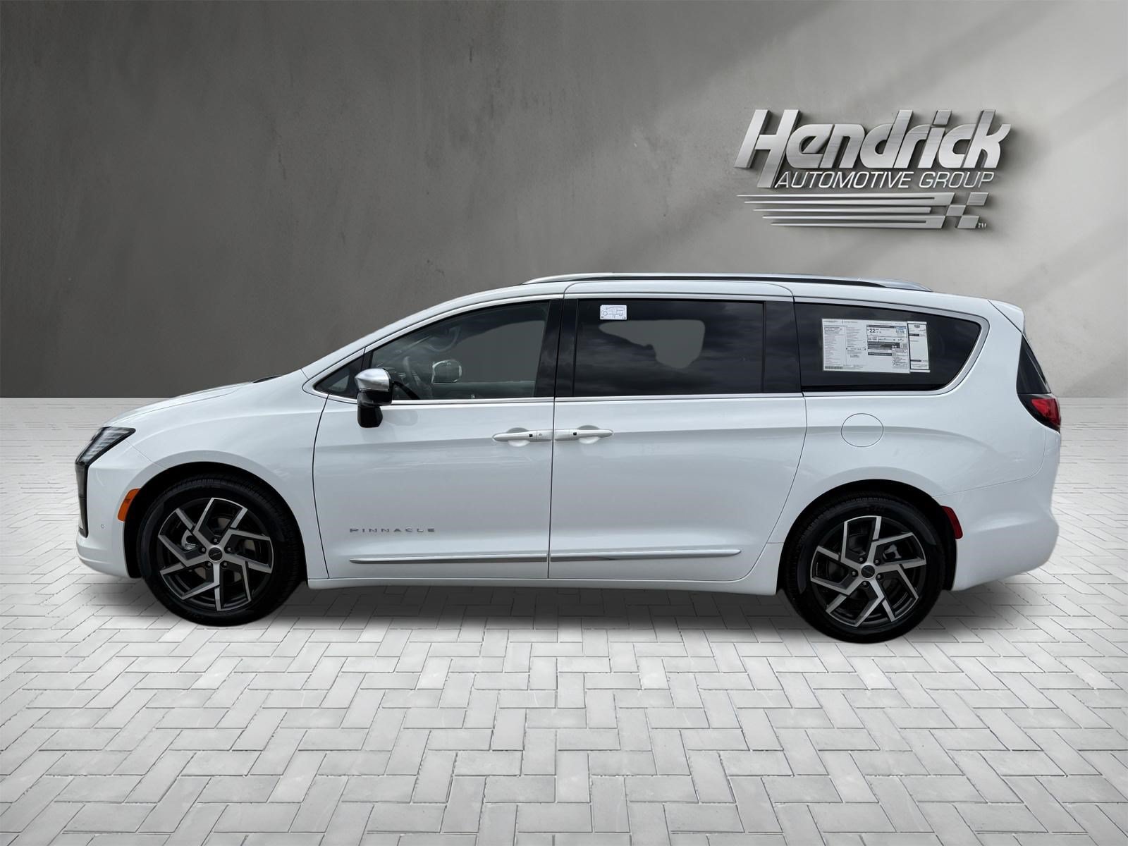 New 2027 Chrysler Pacifica Pinnacle w/ Theater Group FWD image 7