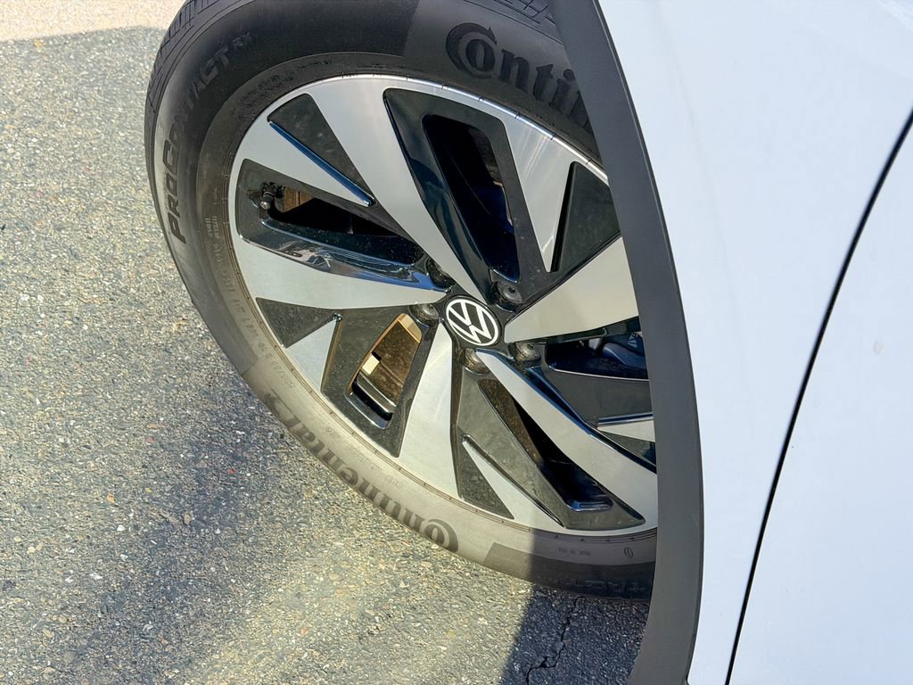 Certified 2024 Volkswagen ID.4 2WD image 29