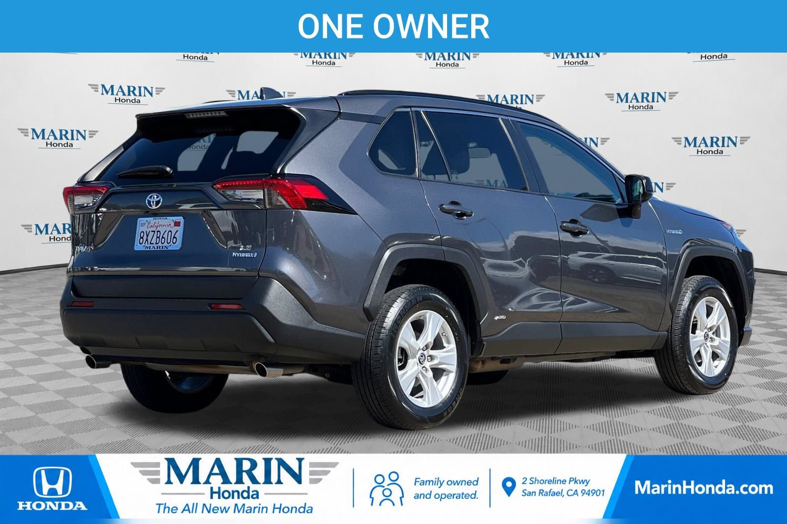 Used 2021 Toyota RAV4 LE w/ Carpet Mat Package (TMS) AWD/4WD image 3