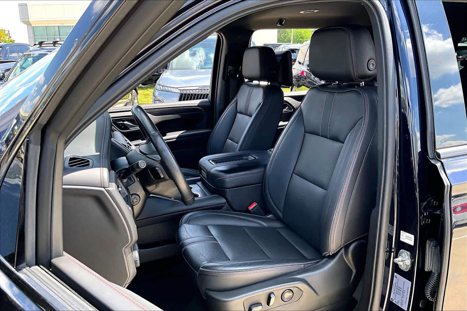 Used 2021 Chevrolet Suburban RST w/ Luxury Package AWD/4WD image 8