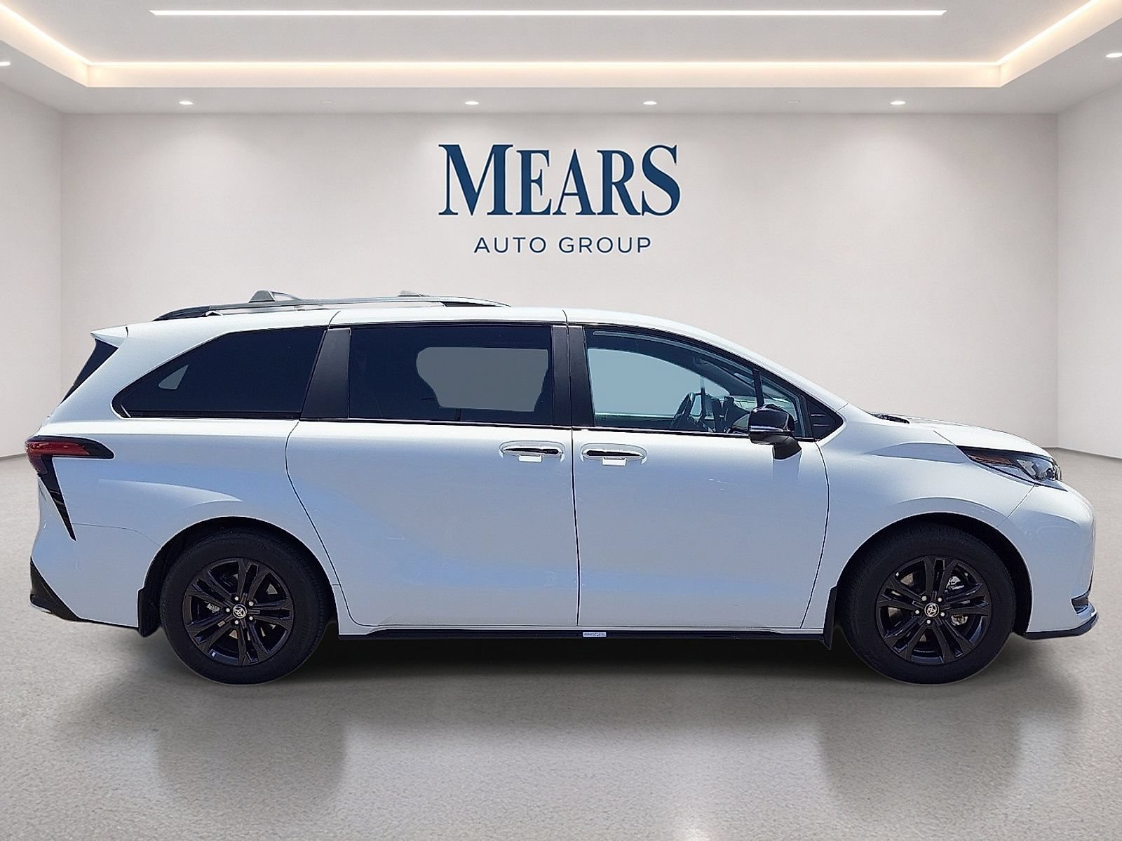 Used 2025 Toyota Sienna XSE w/ XSE Premium Package AWD/4WD image 6