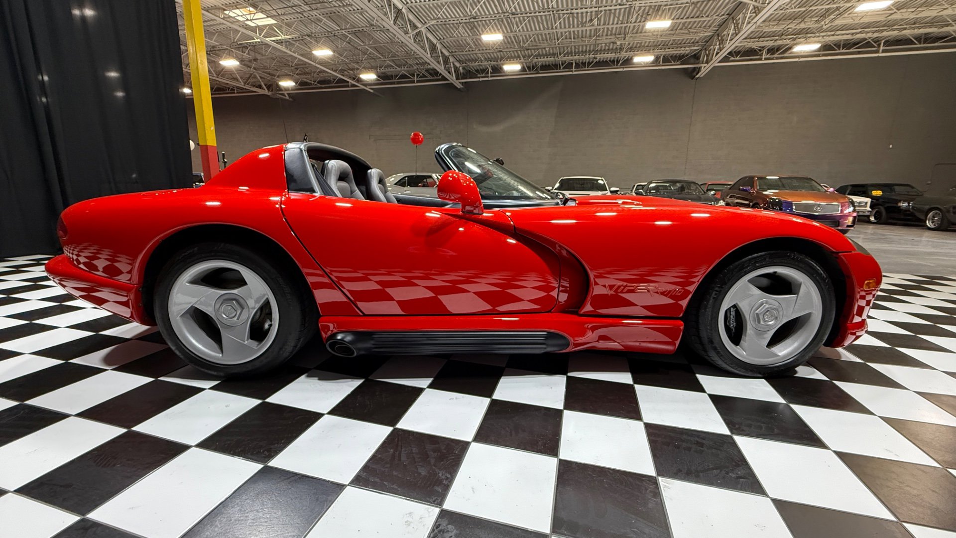 Used 1992 Dodge Viper RT/10 image 11