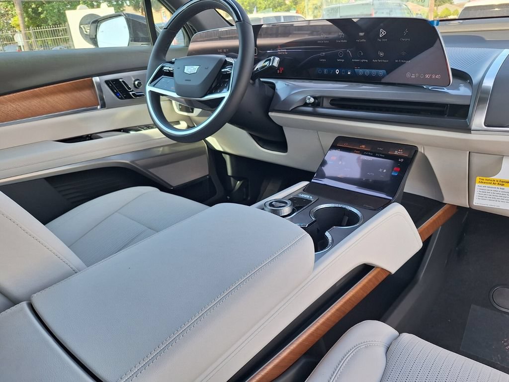 New 2027 Cadillac Vistiq Sport w/ LPO, Floor Liner Package AWD/4WD image 28