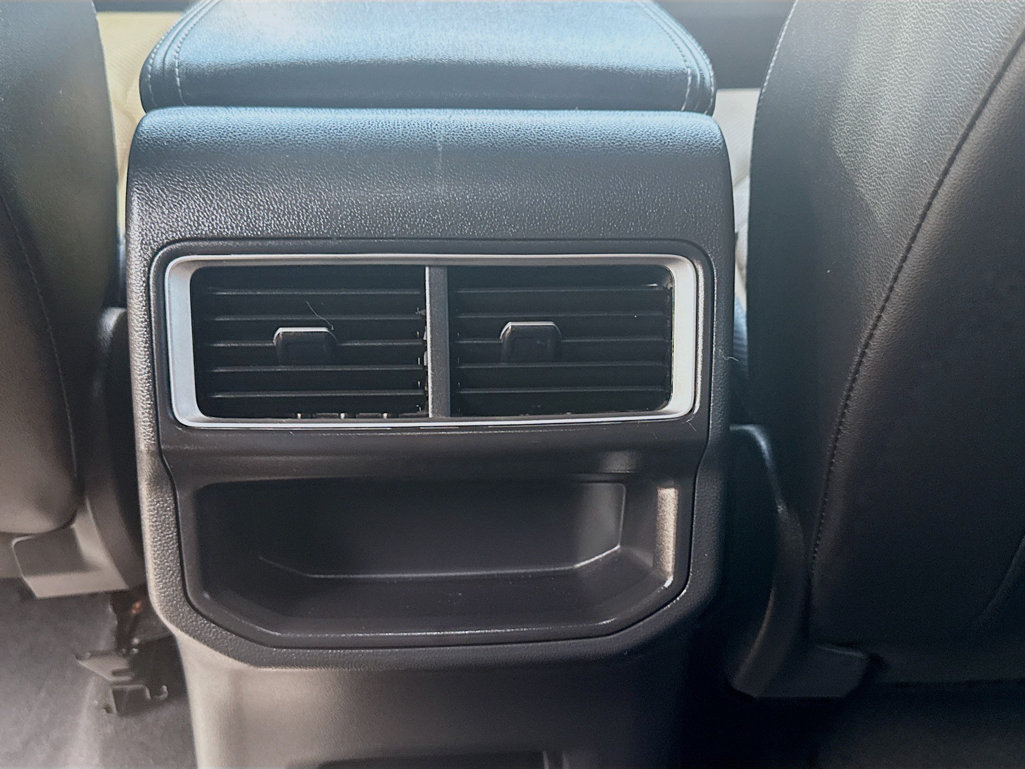 Certified 2024 Volkswagen Atlas Cross Sport SE FWD image 22