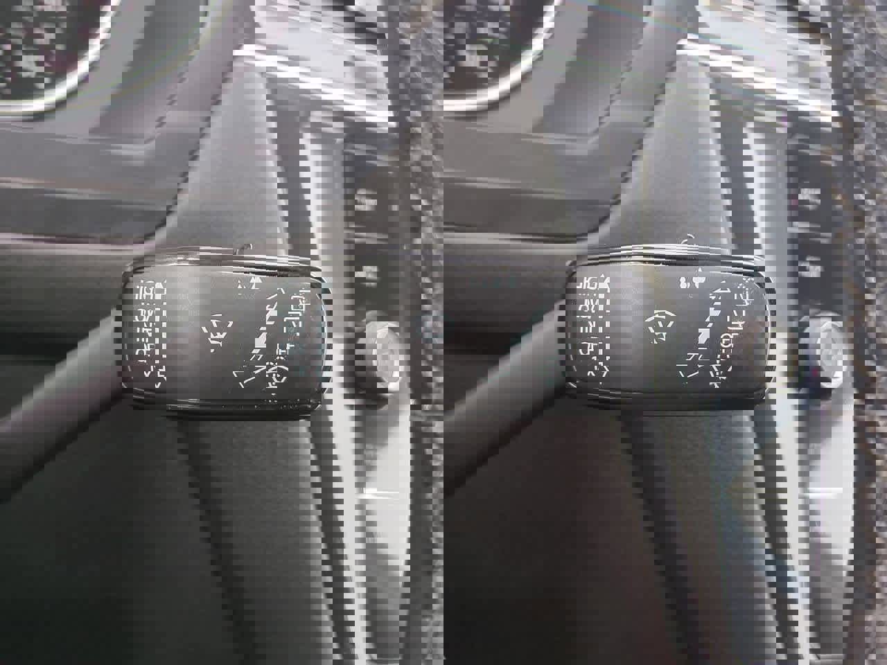 Used 2019 Volkswagen Tiguan SE w/ Panoramic Sunroof Package image 26