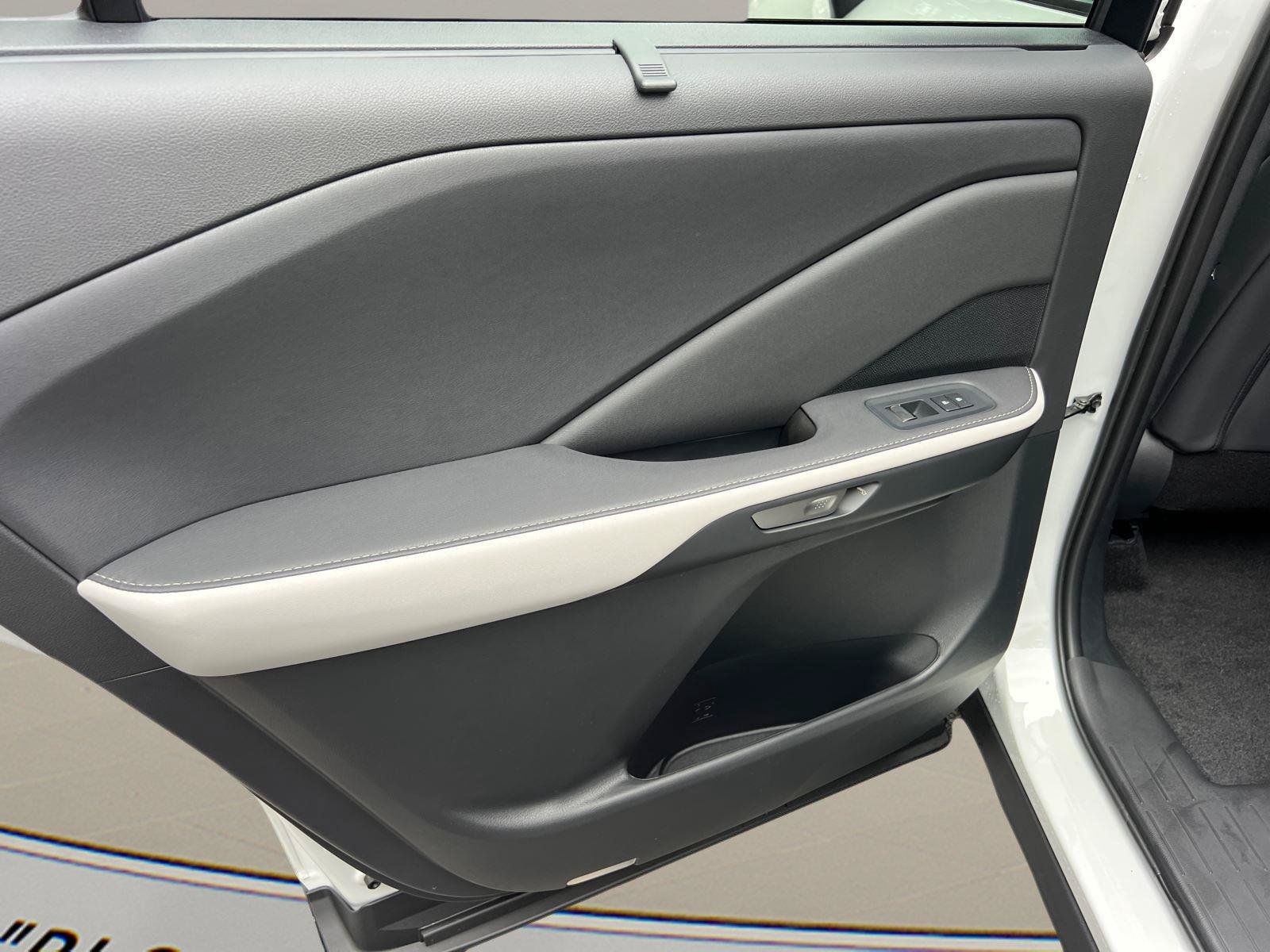 New 2026 Lexus TX 500h AWD image 13