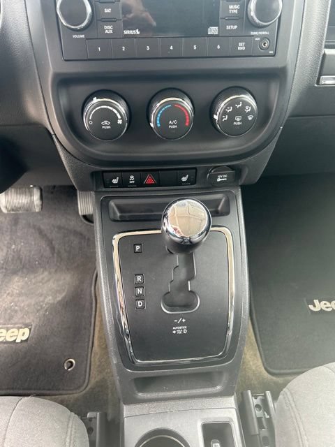 Used 2017 Jeep Patriot Latitude AWD/4WD image 15